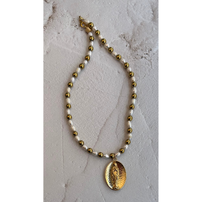 Colar | Pérolas com Hematitas & Pingente Nossa Sra. de Lourdes