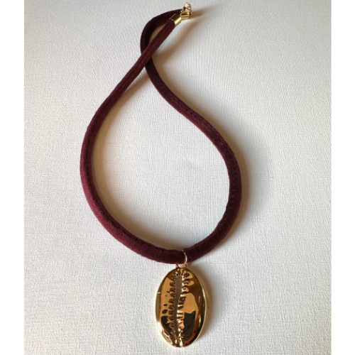 Colar | Veludo com Búzio Dourado