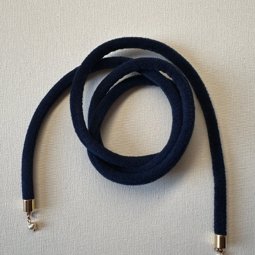 Colar | Veludo com Búzio Dourado