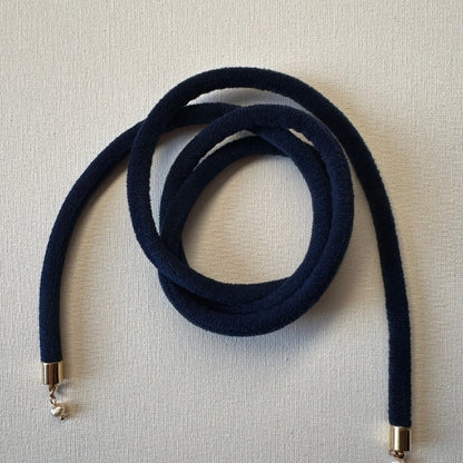 Colar | Veludo com Búzio Dourado