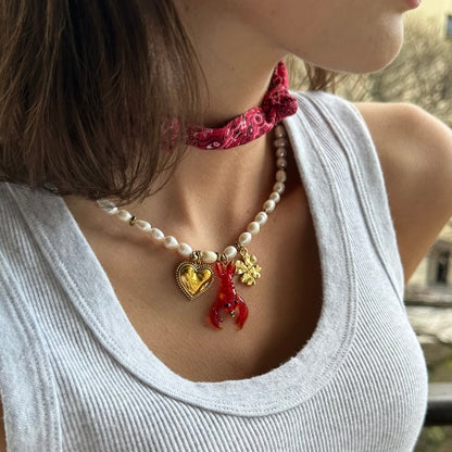 Colar | Pérolas, Hematitas & Pingentes Lagosta, Trevo e Coração