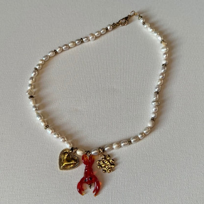 Colar | Pérolas, Hematitas & Pingentes Lagosta, Trevo e Coração