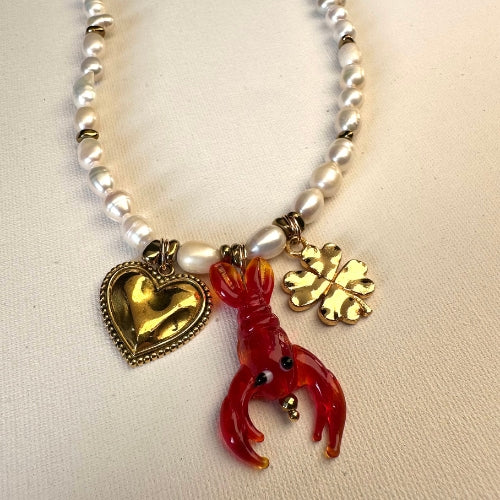 Colar | Pérolas, Hematitas & Pingentes Lagosta, Trevo e Coração