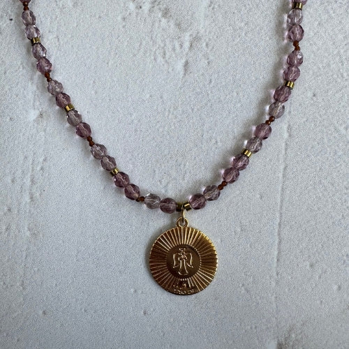 Colar | Cristais de Vidro Importados da República Tcheca, Medalha Dourada de Santo Anjo